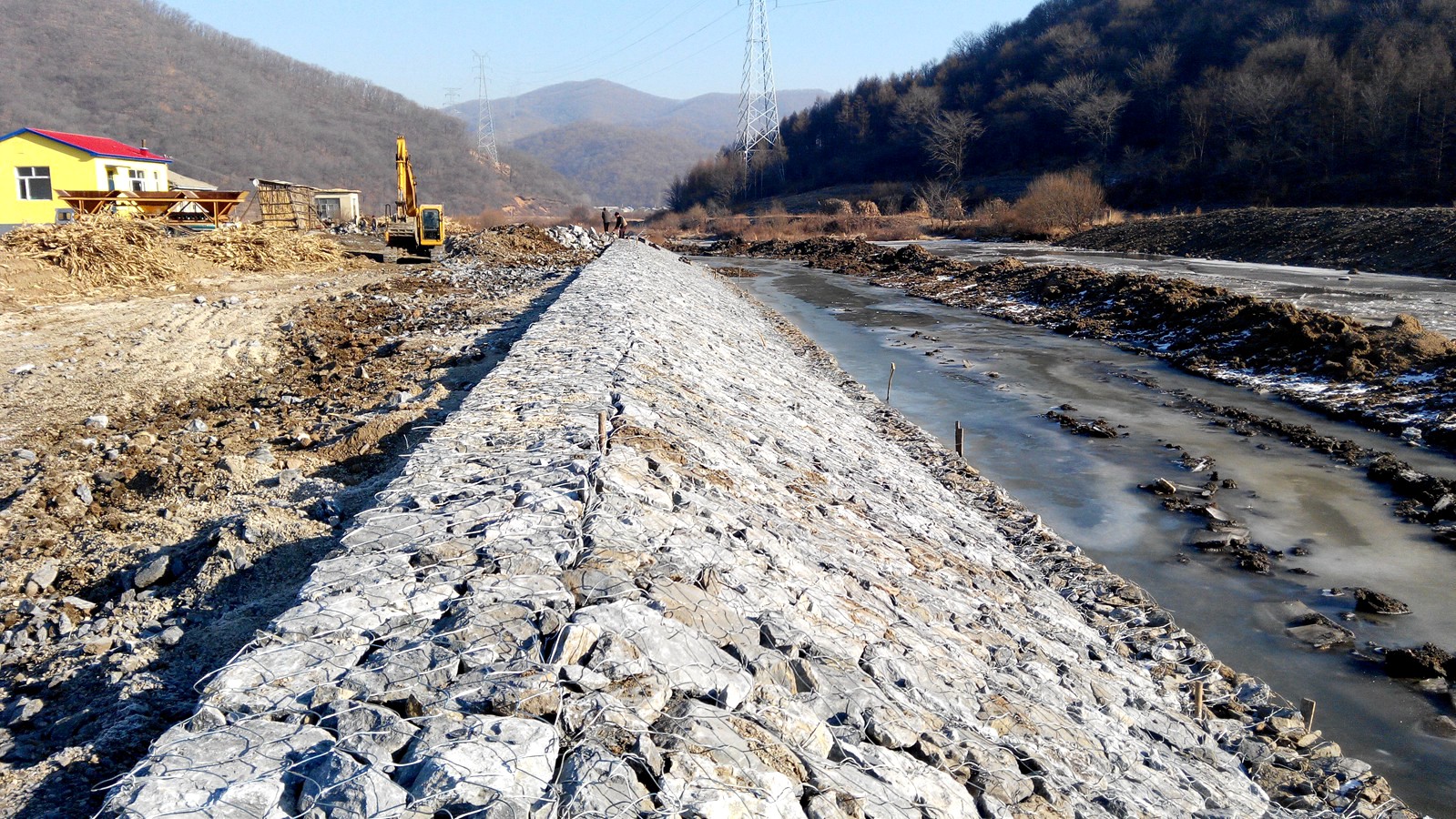 吉林隆源水利工程有限公司甲黑橡膠壩上游護岸2