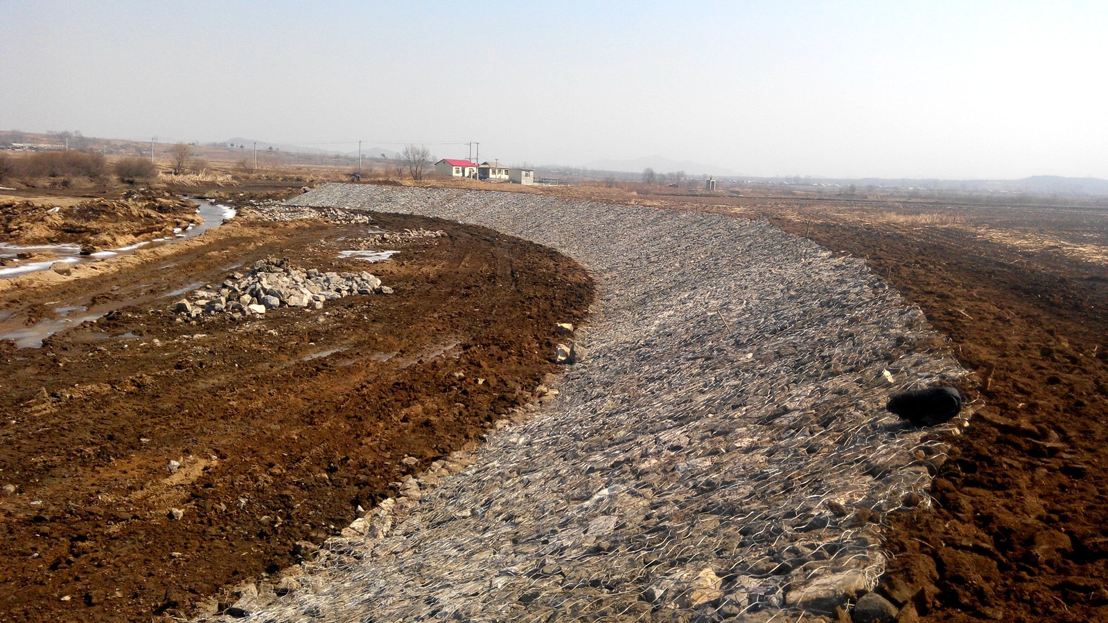 吉林隆源水利工程有限公司勝利橡膠壩上游護岸2